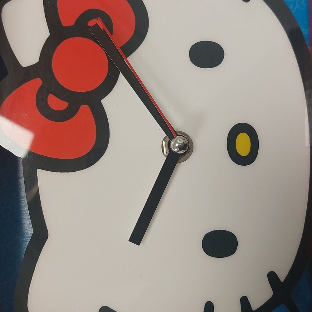 Hello Kitty Sanrio Table Top Clock Small - Picture 6 of 12